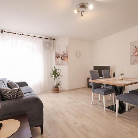 Viva - 2 Bedroom Apt In City Centar Zadar Bagian luar foto