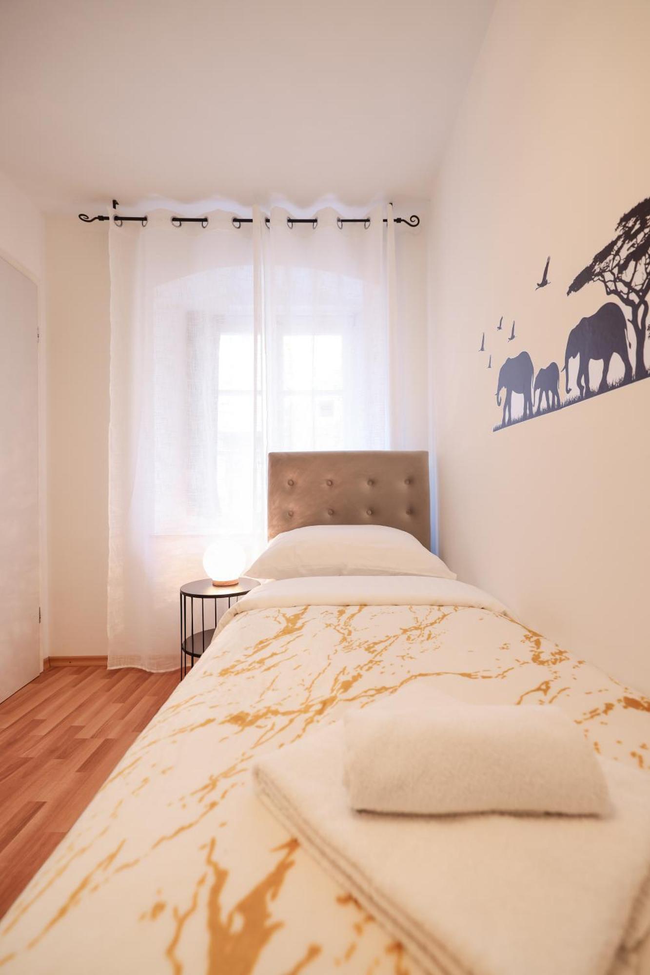 Viva - 2 Bedroom Apt In City Centar Zadar Bagian luar foto