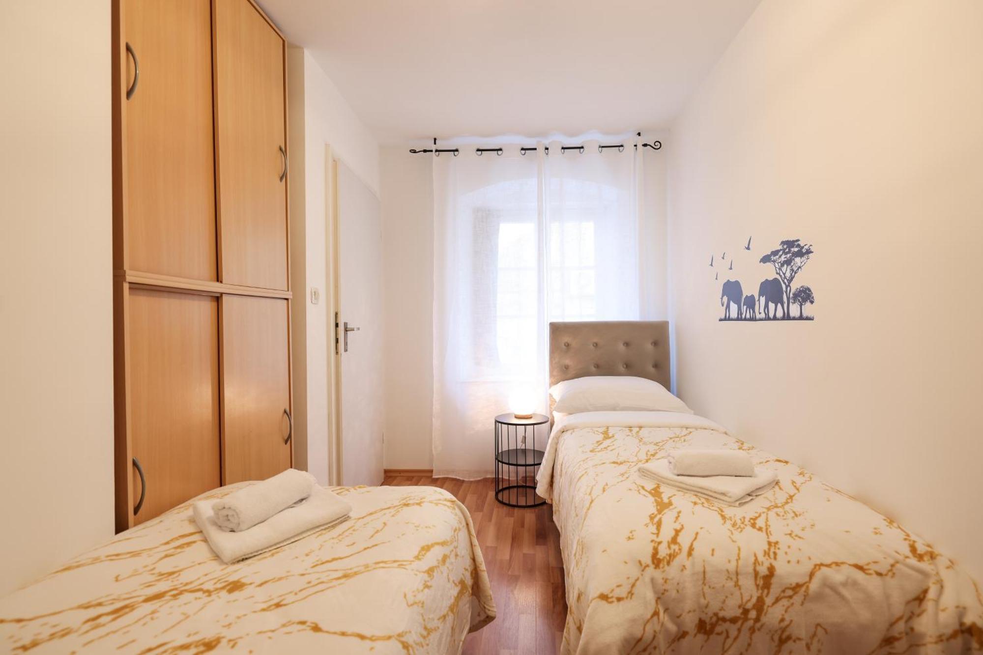 Viva - 2 Bedroom Apt In City Centar Zadar Bagian luar foto